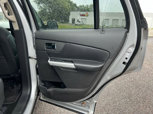 Used 2014 Ford Edge SE w/ Equipment Group 101A image 16