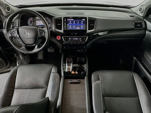 Certified 2018 Honda Pilot Touring image 3