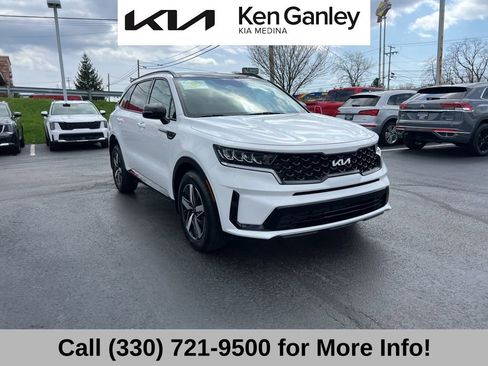 Certified 2022 Kia Sorento S w/ Panoramic Sunroof Package image 6