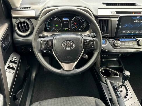 Used 2018 Toyota RAV4 LE Plus image 11