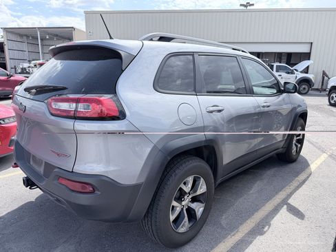 Used 2014 Jeep Cherokee Trailhawk w/ Comfort/Convenience Group AWD/4WD image 3