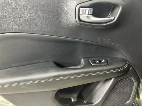 Used 2018 Jeep Compass Latitude w/ Popular Equipment Group image 17