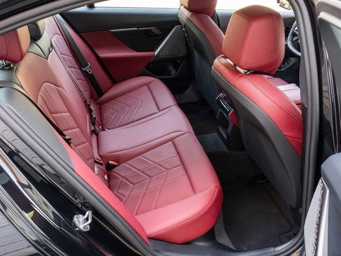 Used 2025 BMW 530i xDrive w/ Premium Package image 30