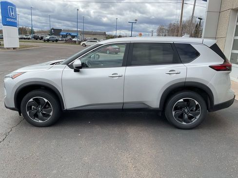 Used 2025 Nissan Rogue SV AWD/4WD image 8