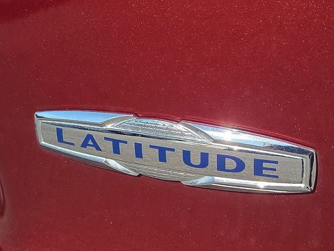 Used 2019 Jeep Cherokee Latitude w/ Popular Appearance Group image 9