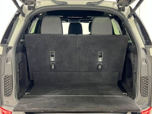 Used 2020 Land Rover Discovery Landmark image 29