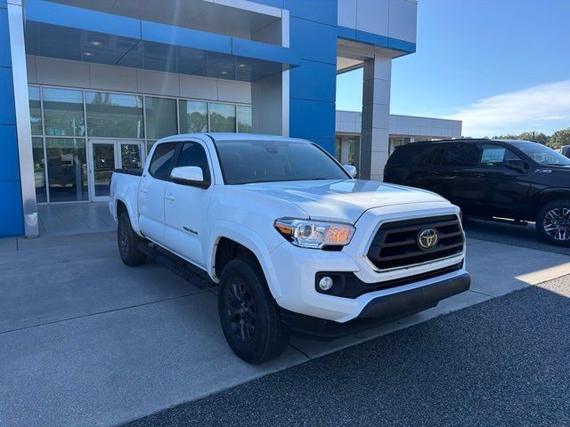 Used 2022 Toyota Tacoma SR5 RWD image 3