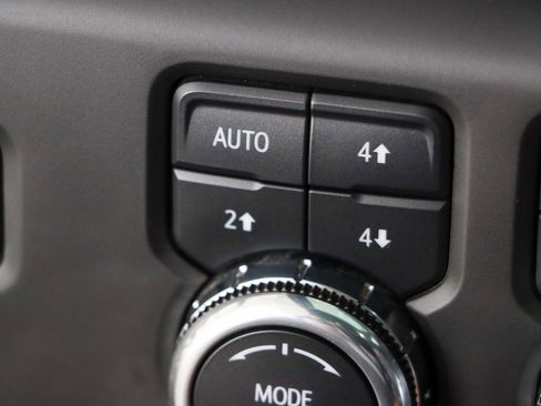 Used 2024 GMC Sierra 1500 AT4 w/ Technology Package AWD/4WD image 24