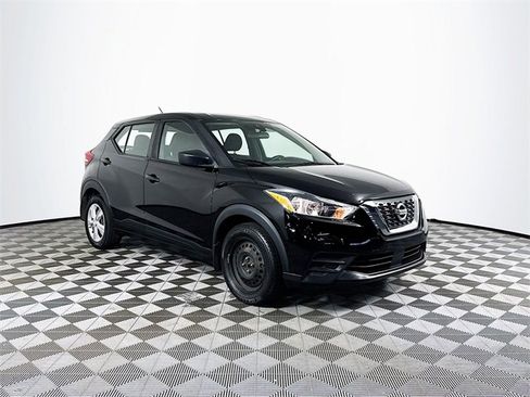 Used 2020 Nissan Kicks S image 10