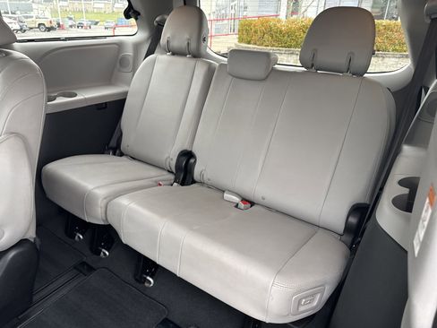 Certified 2020 Toyota Sienna Limited Premium image 15