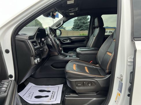 Used 2023 GMC Yukon AT4 w/ Technology Package AWD/4WD image 9
