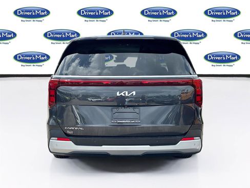 Used 2025 Kia Carnival FWD image 6