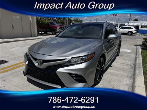 Used 2019 Toyota Camry XSE image 1