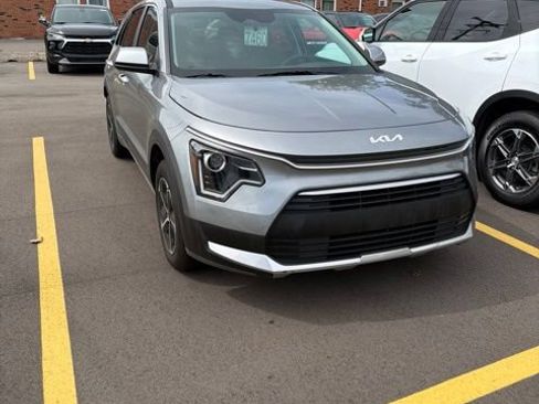 Used 2026 Kia Niro LX FWD image 2