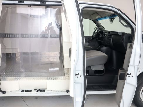 Used 2018 Chevrolet Express 3500 w/ Cold Climate Package RWD image 13