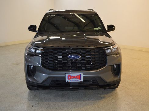 Certified 2025 Ford Explorer ST-Line image 8