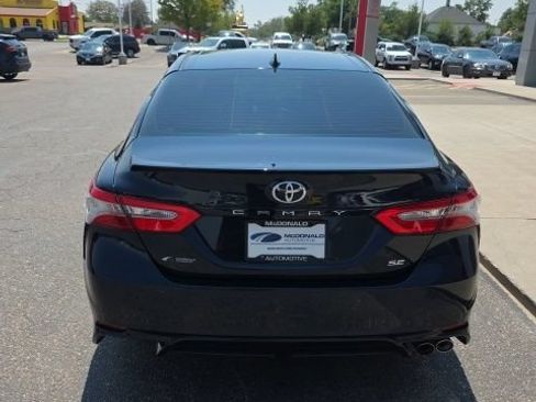 Used 2019 Toyota Camry SE FWD image 4