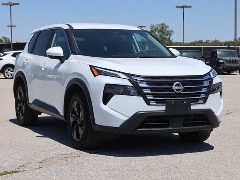 Used 2025 Nissan Rogue SV AWD/4WD image 4