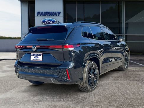 Used 2025 Volkswagen Tiguan SE R-Line image 6