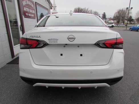 Used 2025 Nissan Versa SV image 3