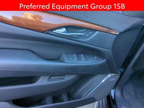 Used 2017 Cadillac Escalade ESV Luxury AWD/4WD image 8