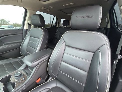 Used 2023 GMC Acadia Denali w/ Denali Technology Package image 25
