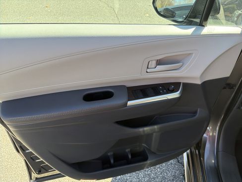 Certified 2024 Toyota Sienna LE image 20