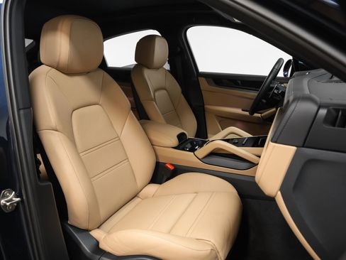 Certified 2024 Porsche Cayenne Coupe AWD/4WD image 23