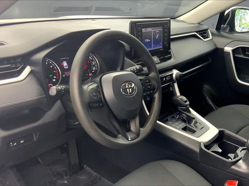 Used 2021 Toyota RAV4 LE AWD/4WD image 17