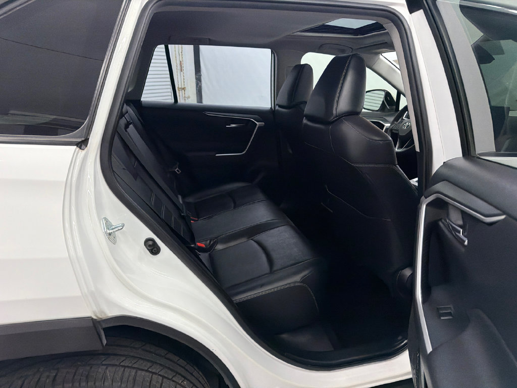 Used 2019 Toyota RAV4 XLE Premium FWD image 16