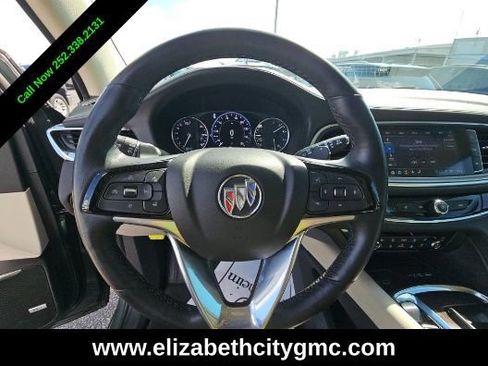 Used 2023 Buick Enclave Premium image 4