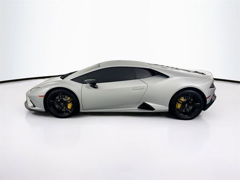 Used 2020 Lamborghini Huracan EVO image 8