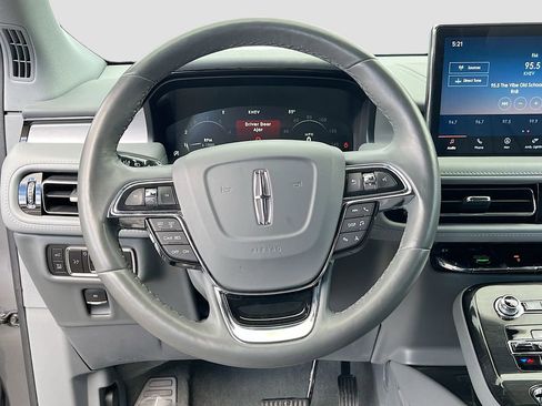 Used 2023 Lincoln Nautilus Reserve w/ Luxury Package AWD/4WD image 11