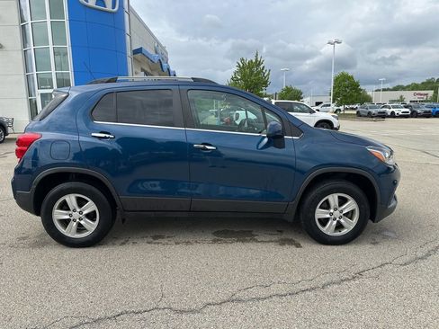 Used 2019 Chevrolet Trax LT w/ LT Convenience Package AWD/4WD image 2