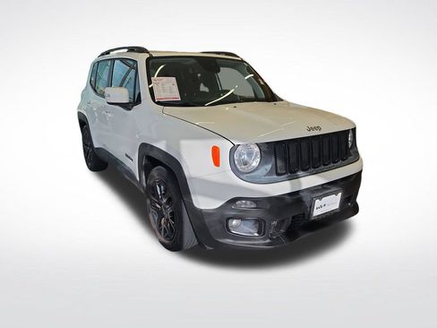 Used 2018 Jeep Renegade Altitude FWD image 10