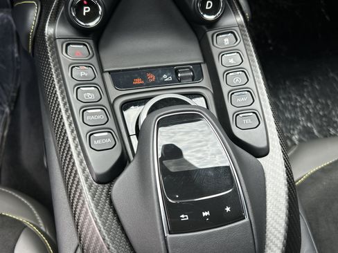 Used 2023 Aston Martin V8 Vantage Coupe RWD image 16