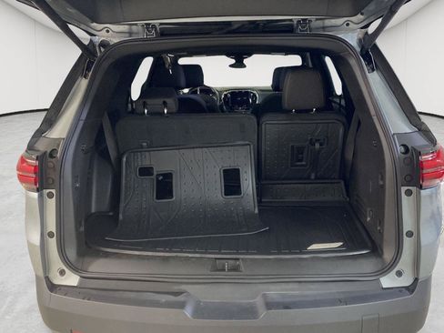 Used 2023 Chevrolet Traverse LT FWD image 9