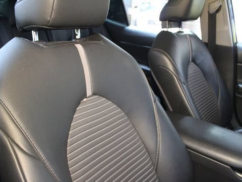Used 2018 Toyota Camry SE FWD image 11