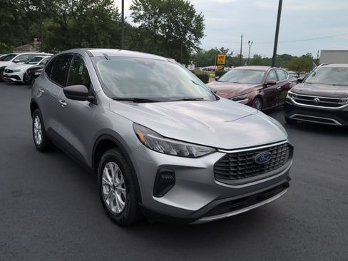 Used 2024 Ford Escape Active AWD/4WD image 2
