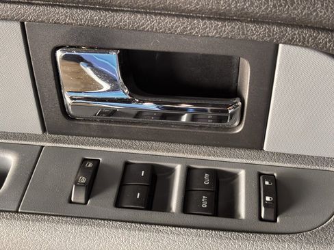 Used 2012 Ford F150 XLT w/ XLT Chrome Pkg image 11