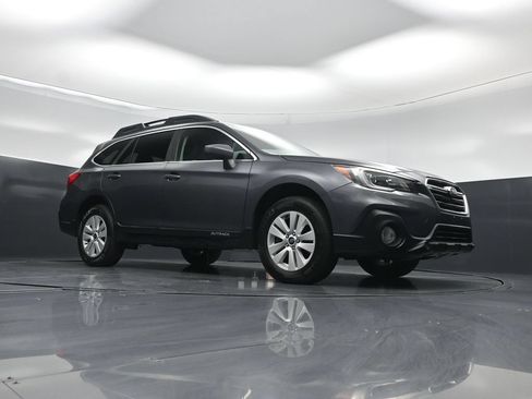 Used 2019 Subaru Outback 2.5i Premium AWD/4WD image 3