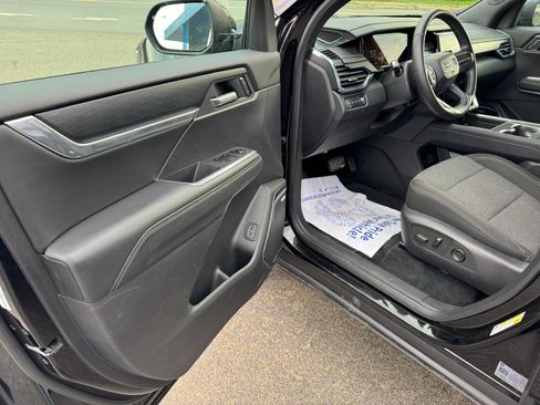 Used 2025 GMC Acadia Elevation image 16