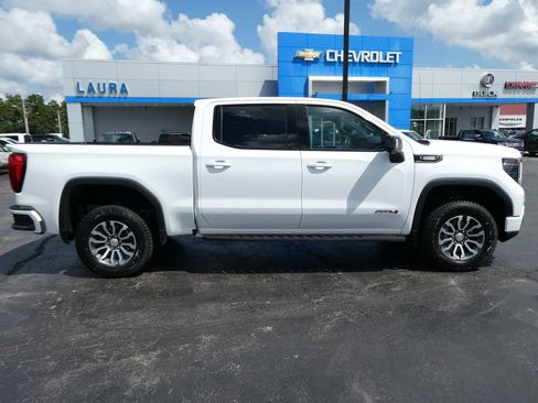 Certified 2022 GMC Sierra 1500 AT4 w/ Technology Package AWD/4WD image 4