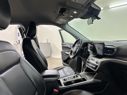Used 2021 Ford Explorer XLT w/ Equipment Group 202A AWD/4WD image 21