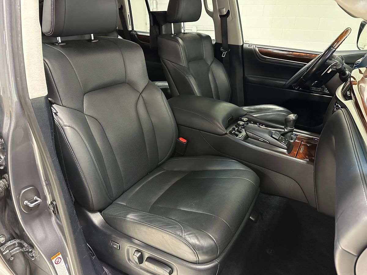 Used 2016 Lexus LX 570 4WD w/ Luxury Package image 22