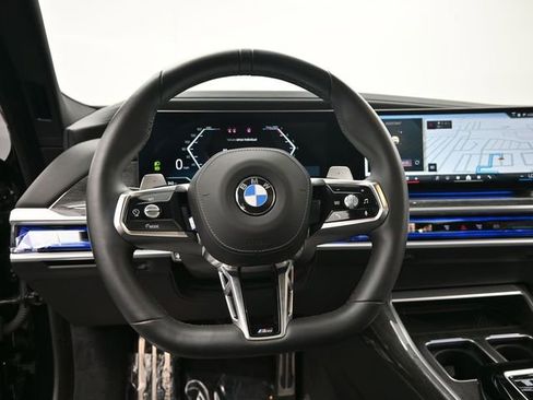 Used 2024 BMW 760i xDrive image 12