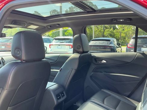 Used 2023 Chevrolet Equinox RS w/ RS Leather Package AWD/4WD image 32