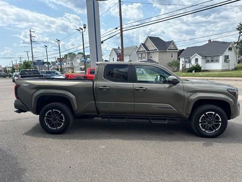 Used 2024 Toyota Tacoma TRD Sport AWD/4WD image 5