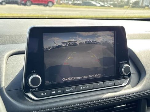 Used 2025 Nissan Rogue SV image 18