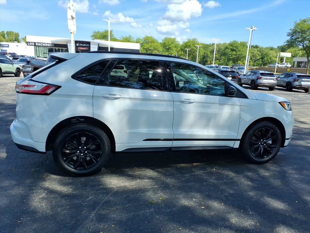 Used 2022 Ford Edge SE w/ Black Appearance Package AWD/4WD image 8